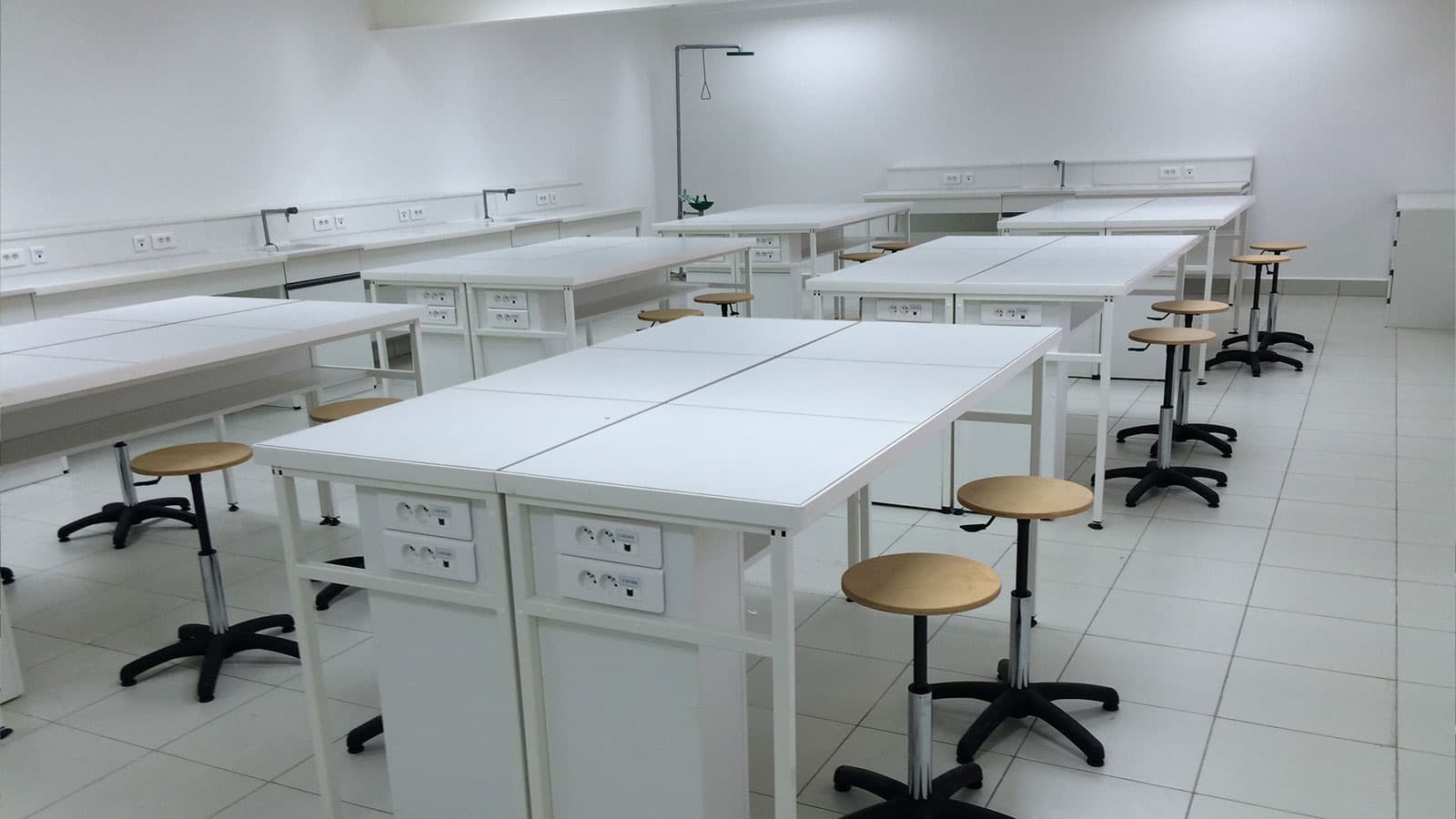 Installation of science rooms at the Lycée Français Alexandre Yersin in Hanoi - Vietnam